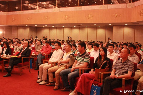 米兰app体育官方入口下载安装集团董事长李贻连应邀出席电供暖专业委员会成立大会(图2) 米兰app体育官方入口下载安装集团董事长李贻连应邀出席电供暖专业委员会成立大会(图2)