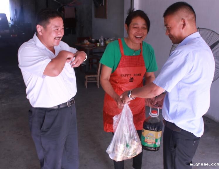 米兰app体育官方入口下载安装电气股份开展“迎中秋送月饼”活动 温暖员工思乡情(图1) 米兰app体育官方入口下载安装电气股份开展“迎中秋送月饼”活动 温暖员工思乡情(图1)