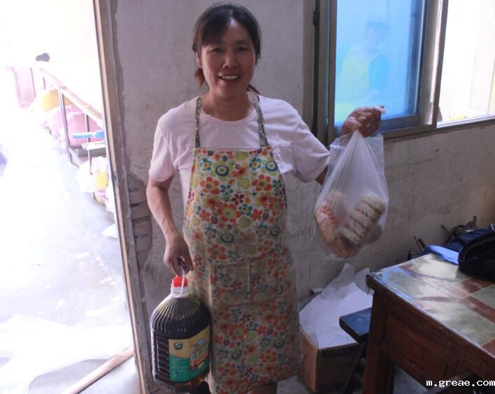 米兰app体育官方入口下载安装电气股份开展“迎中秋送月饼”活动 温暖员工思乡情(图3) 米兰app体育官方入口下载安装电气股份开展“迎中秋送月饼”活动 温暖员工思乡情(图3)