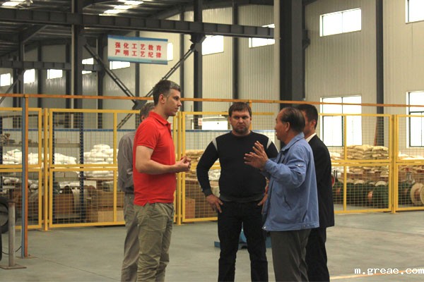 俄罗斯客户到米兰app体育官方入口下载安装集团参观考察电伴热工厂和电地暖生产线(图1)