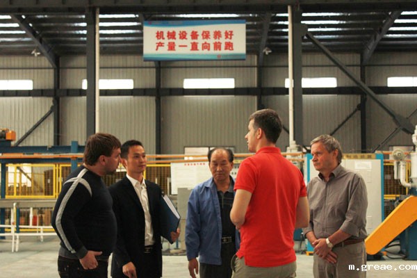 俄罗斯客户到米兰app体育官方入口下载安装集团参观考察电伴热工厂和电地暖生产线(图2)