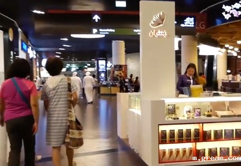 购物中心地面使用电伴热带供暖