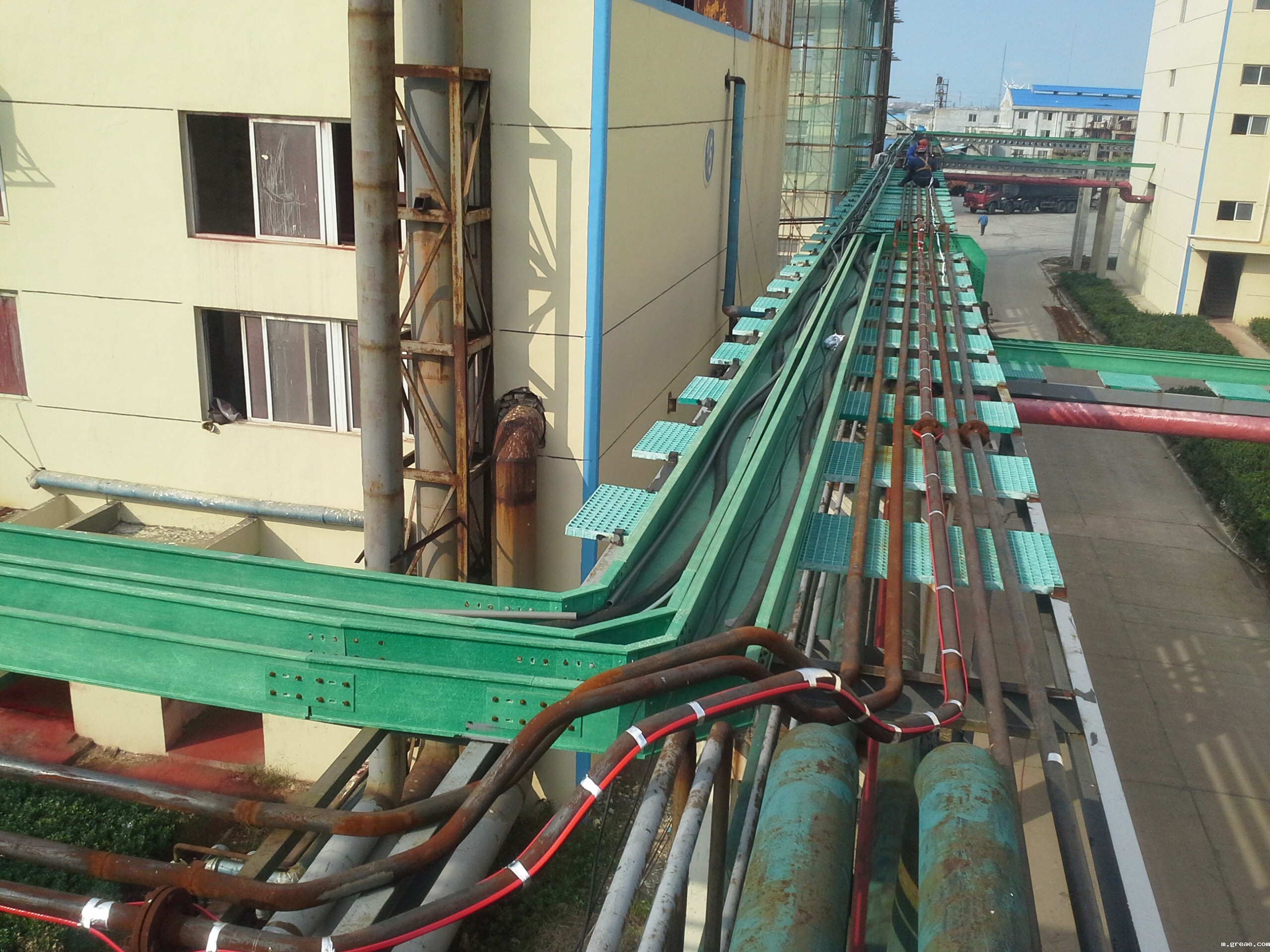 电伴热带管道安装图