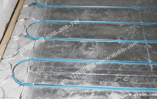 发热电缆铺设完毕