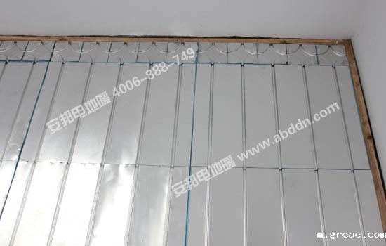 铺设电地暖模块