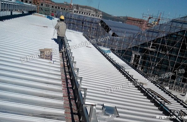 内蒙古海拉尔体育馆天沟融雪化冰电伴热系统