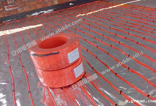 乌鲁木齐头屯河区某售楼中心电地暖安装